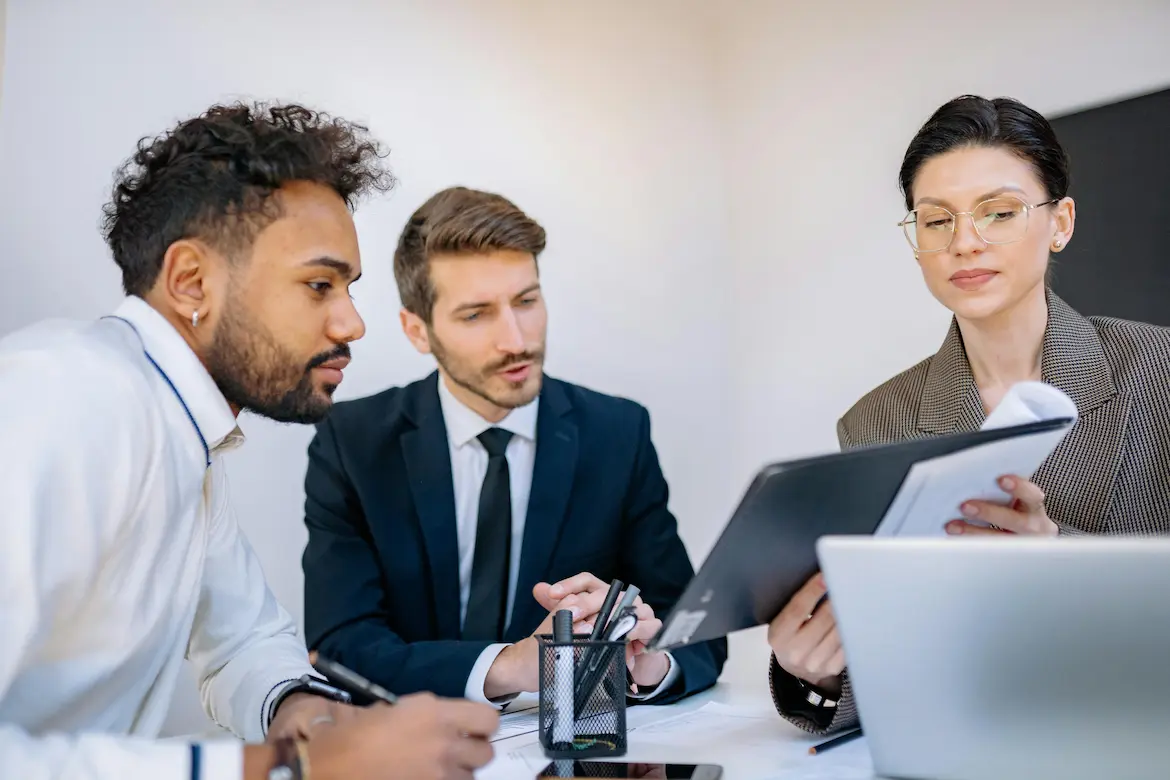 KAPU exchange service terms explained as a professional team reviews currency transaction conditions.